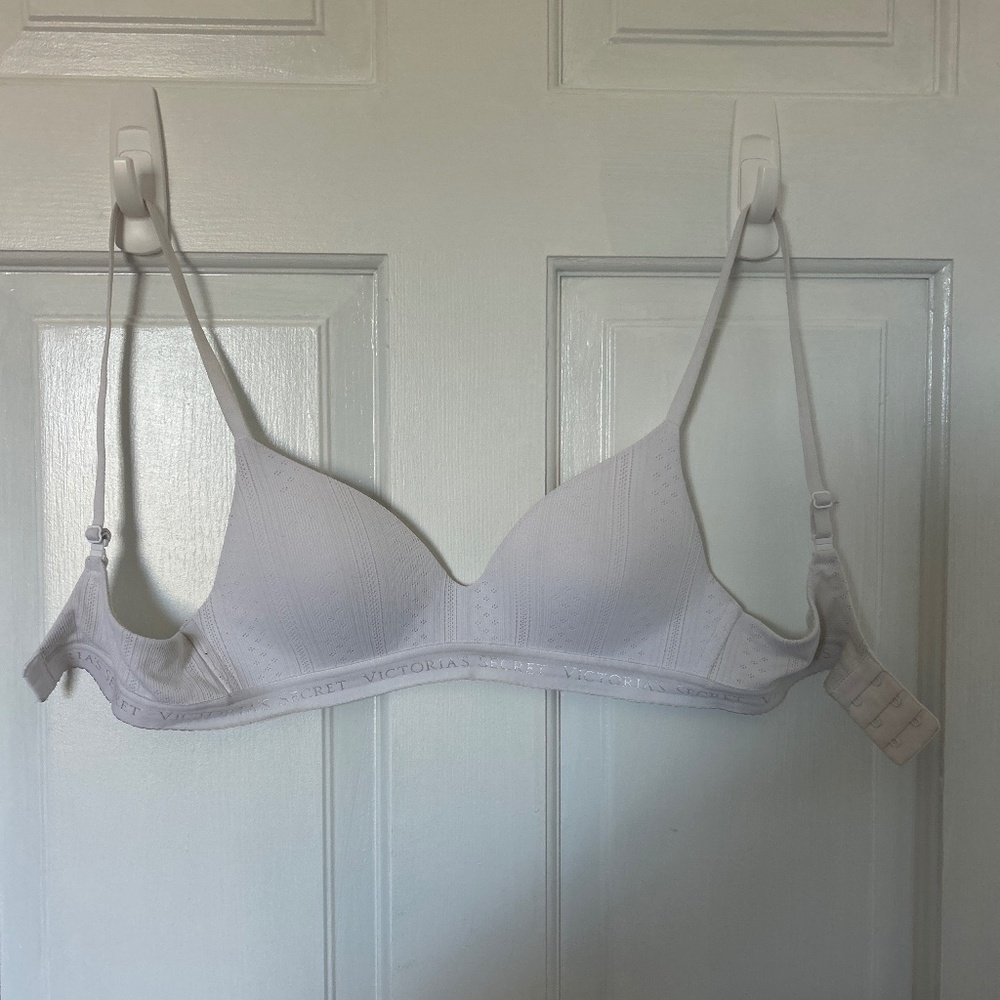 Victoria’s Secret Wireless Bra 32B
